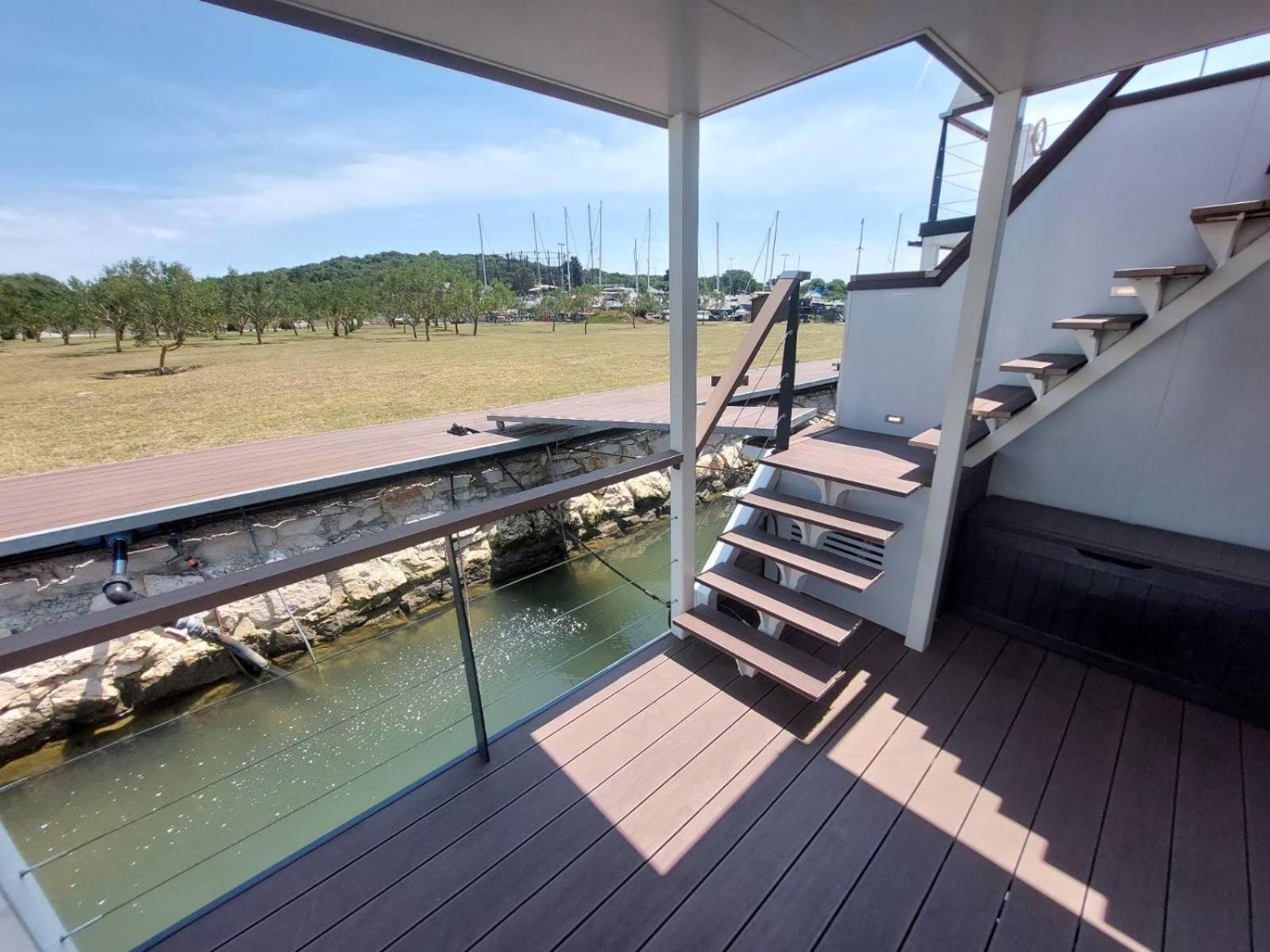 Вилла House Boat Oliva - Floating House Пула Экстерьер фото